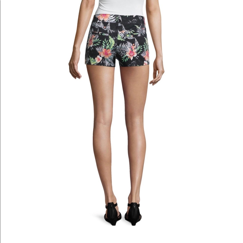 Arizona Floral Shorts